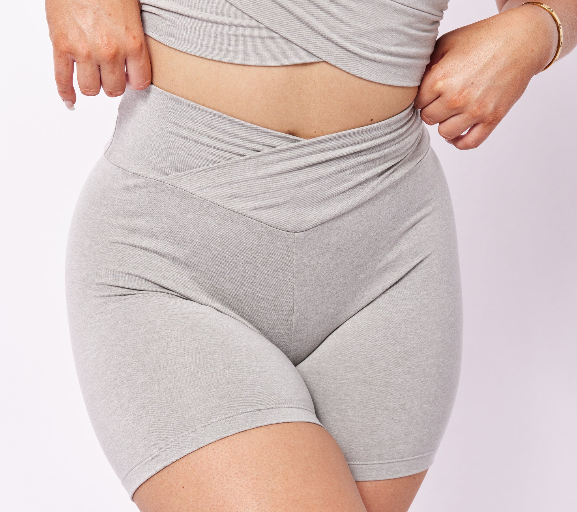 The Best Activewear For Endometriosis, IBS and or Bloating